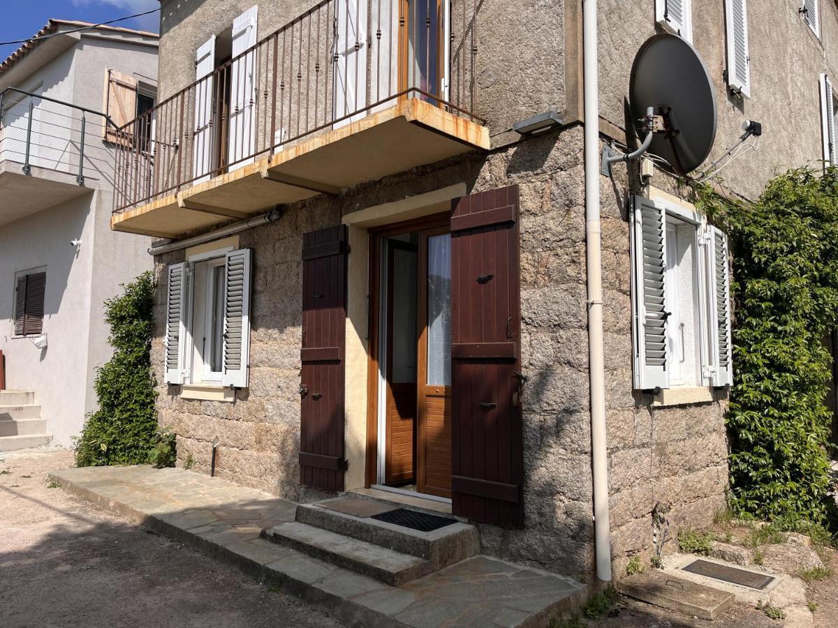 Maison En Pierre Dans Village Calme